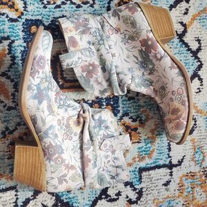 DINGO Jackpot Off White Floral Print Pull On Bootie Womens Size 10 M